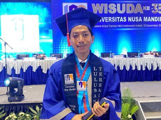 Foto: 
 Abhindra Aji Saputra Berikan Tips-nya yang Berhasil menjadi Wisudawan Terbaik Universitas Nusa Mandiri 