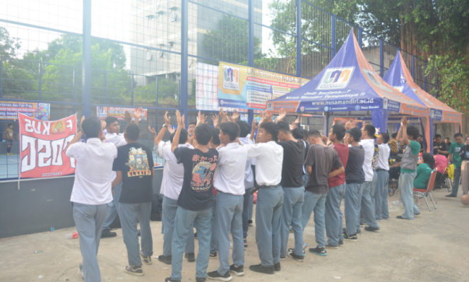 
					Bikin Tim Semangat, Para Supporter Pemain Turut Ramaikan KREASI UNM 2024