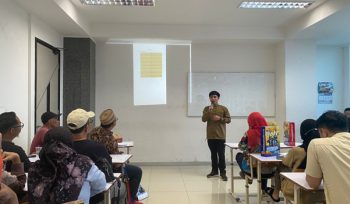 Pelatihan Perancangan Aplikasi Layanan Administrasi Berbasis UI/UX 