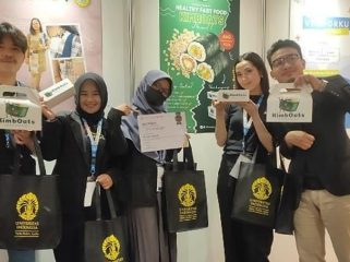 Mahasiswa Prodi Manajemen Raih Penghargaan Poster Terbaik