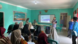 Dosen Prodi Sains Data Beri Pelatihan