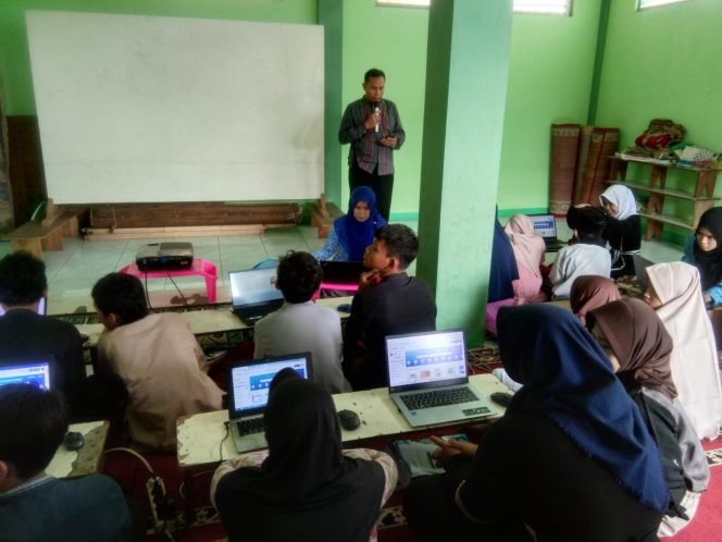 
					Dosen Universitas Nusa Mandiri Beri Pelatihan AI