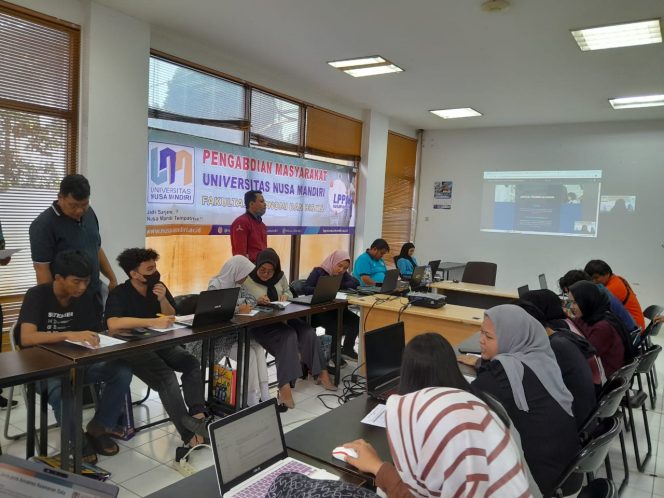 
					Dosen Prodi Bisnis Digital Beri Pelatihan