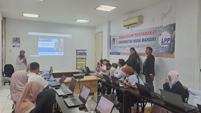 
					Dosen Prodi Sains Data UNM Beri Pelatihan Pemanfaatan AI