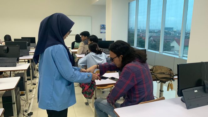 
					Galang Dana Bentuk Solidaritas