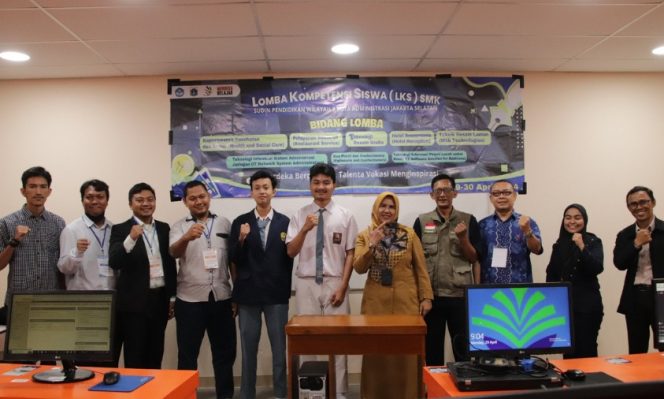 
					Juri LKS SMK Bidang IT