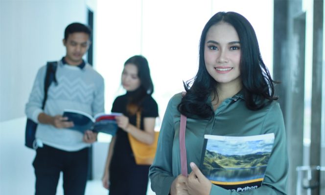 
					Lulusan Prodi Manajemen Universitas Nusa Mandiri