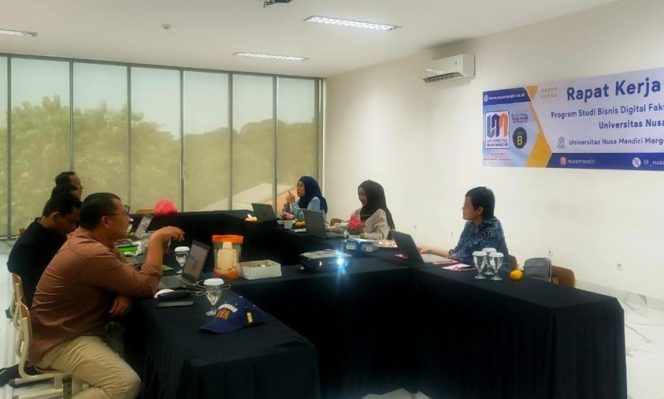 
					Prodi Bisnis Digital Gelar Rapat Kerja