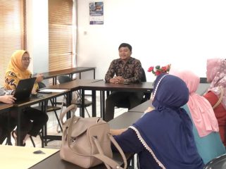 Dosen UNM Buka Forum Diskusi Dengan Kader PKK Ragunan