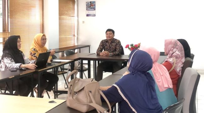 Dosen UNM Buka Forum Diskusi Dengan Kader PKK Ragunan