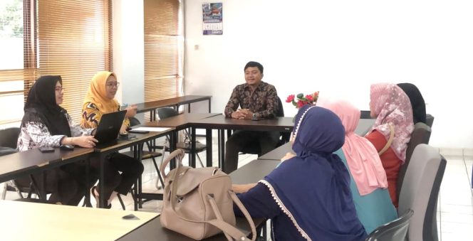 
					Dosen UNM Buka Forum Diskusi Dengan Kader PKK Ragunan