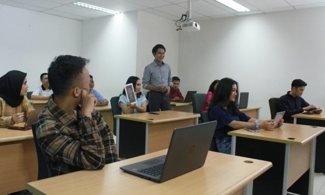 
					Kenapa Harus Menjadi Data Analyst?