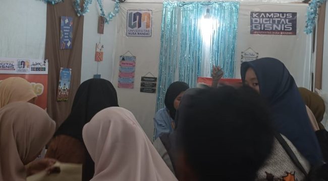 Pembeli Serbu Stand UNM di KMI Expo 2024