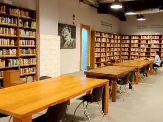 Pusat Pengetahuan dan Peran Pustakawan yang Tak Terpisahkan