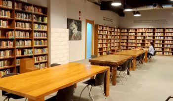 Pusat Pengetahuan dan Peran Pustakawan yang Tak Terpisahkan