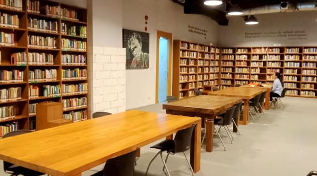 Pusat Pengetahuan dan Peran Pustakawan yang Tak Terpisahkan
