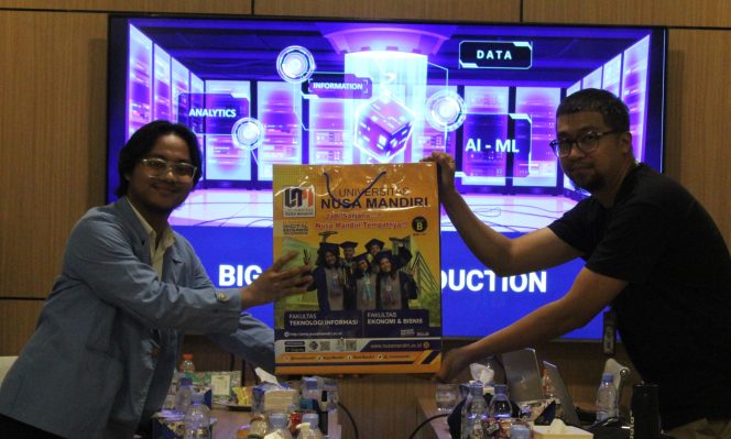 
					HIMASATA UNM Gelar Kunjungan Industri di PT Indostorage