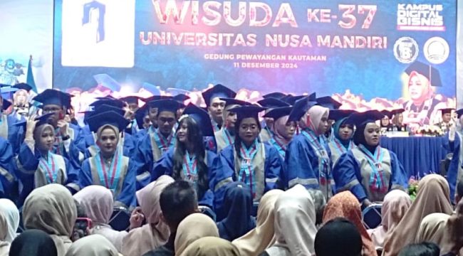 Wisudawan UNM Buka Lembara Baru