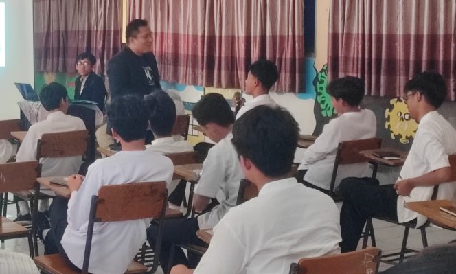 
					Universitas Nusa Mandiri Bersama SMK Al Muhajirin Sukses Gelar IT Camp