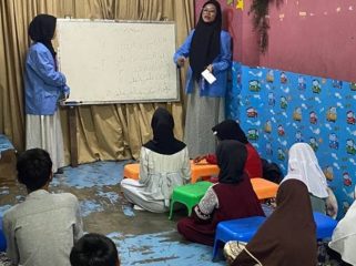 Mahasiswa UNM Lakukan Pengabdian Masyarakat