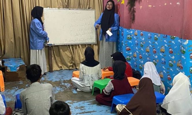 
					Mahasiswa UNM Lakukan Pengabdian Masyarakat