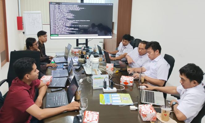 
					Mahasiswa dan Alumni UNM Beri Pelatihan Keamanan Cyber 