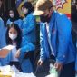 Mahasiswa Universitas Nusa Mandiri Kampus Jatiwaringin Bagikan Takjil