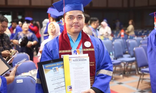 
					Foto: Si Jenius dari Sistem Informasi: Rizky Dharma Bersinar di Wisuda Universitas Nusa Mandiri 