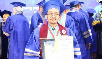 Foto: Cerdas, Tekun, Visioner! Kasiful Aprianto Bersinar di Puncak Wisuda Universitas Nusa Mandiri 