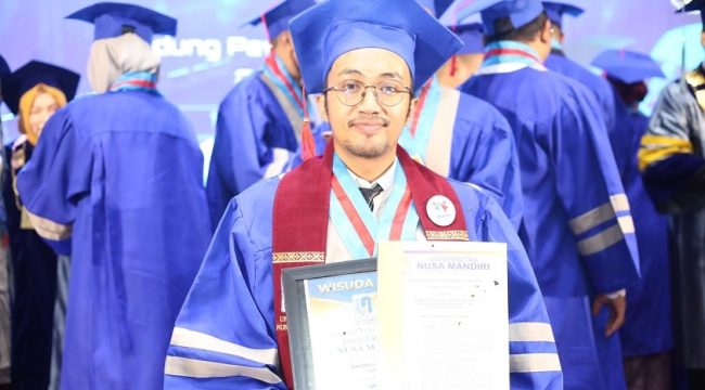 Foto: Cerdas, Tekun, Visioner! Kasiful Aprianto Bersinar di Puncak Wisuda Universitas Nusa Mandiri 