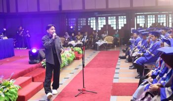 Foto: Billy Joe Ava Ajak Wisudawan UNM: Jadilah Generasi Pembawa Indonesia Emas 