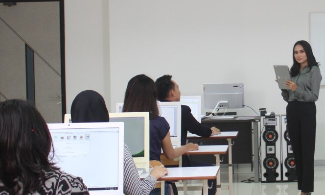 
					Mata Kuliah Copywriting