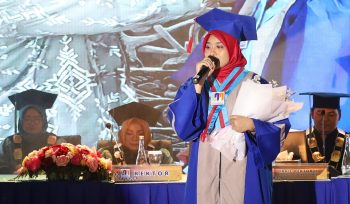 Suara Ayda Guncang Hati di Wisuda UNM