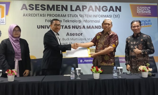 
					Terakreditasi UNGGUL