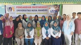 Dosen Prodi Informatika UNM Latih PKK Bambu Apus