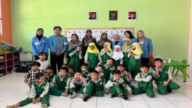Mahasiswa UNM Ajak Anak Usia Dini Jaga Lingkungan