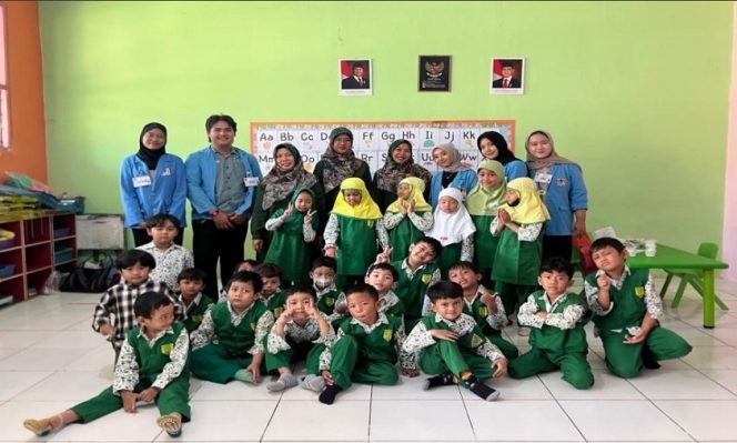 
					Mahasiswa UNM Ajak Anak Usia Dini Jaga Lingkungan