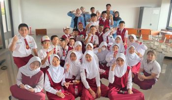 Mahasiswa Manajemen UNM Edukasi Siswa SD tentang Anti-Bullying
