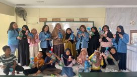 Mahasiswa UNM Tanamkan Nilai Adab kepada Anak-Anak