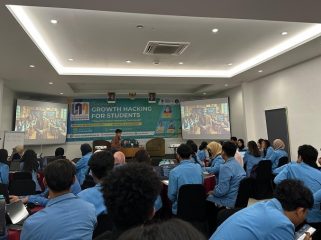 Mahasiswa Bisnis Digital UNM Diperkuat Skill Marketing Digital