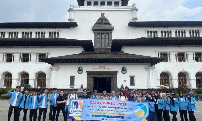 
					Mahasiswa UNM Kunjungi Jabar Command Center