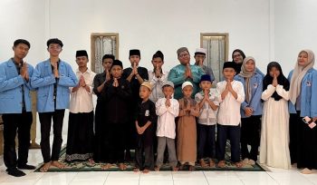Mahasiswa Manajemen UNM Ajak Anak Panti Belajar Bahasa Inggris Dasar