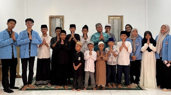 Mahasiswa Manajemen UNM Ajak Anak Panti Belajar Bahasa Inggris Dasar