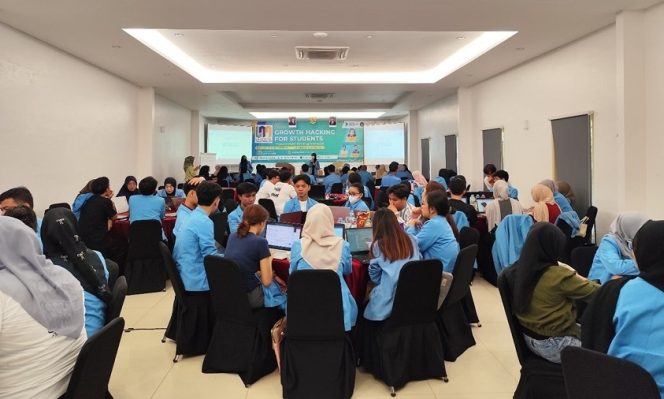 
					Mahasiswa UNM Jalani Bootcamp AI Marketing