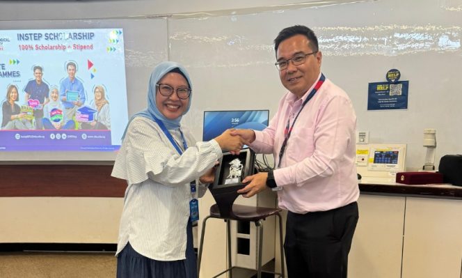 
					Mahasiswa UNM Jelajah Singapura Lewat Edutrip