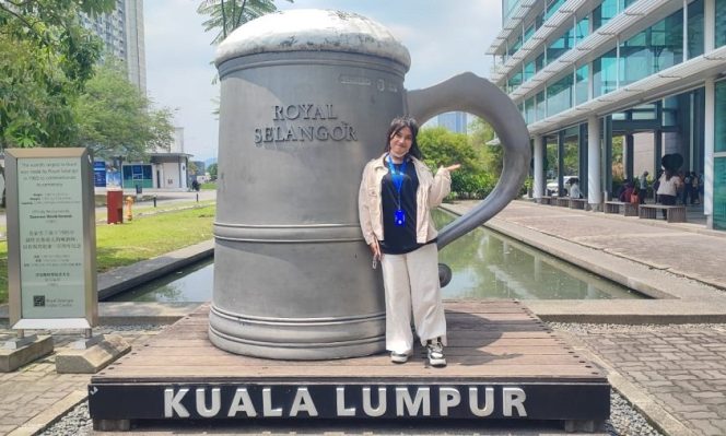 
					EduTrip UNM Buka Jalan ke Dunia