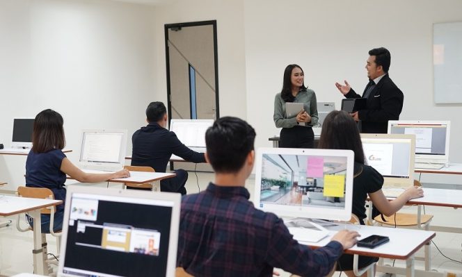 
					Ini Serunya Prodi Bisnis Digital UNM dan Program IEP 3+1