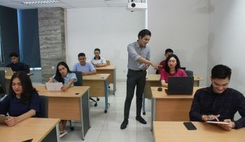 Siap Hadapi Dunia Bisnis Lewat Program IEP 3+1