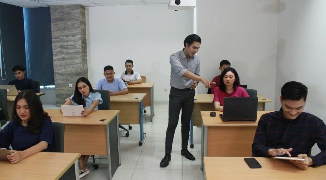 Siap Hadapi Dunia Bisnis Lewat Program IEP 3+1