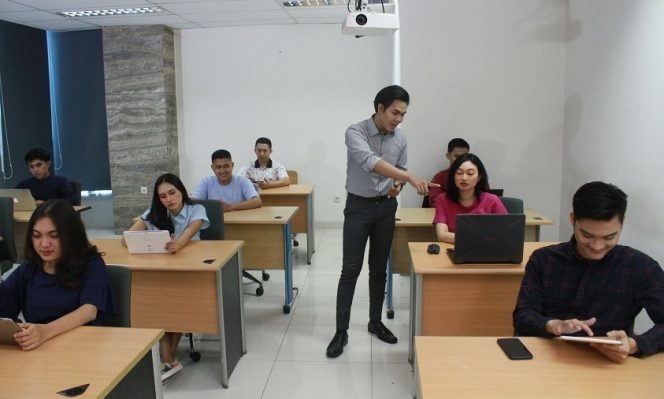 
					Siap Hadapi Dunia Bisnis Lewat Program IEP 3+1